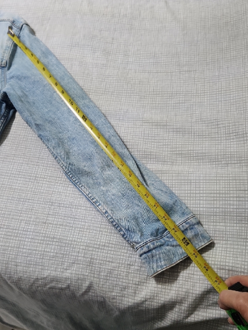 Women's Light Wash Denim Jean Jacket - Casual Classic - Picture 9 of 11